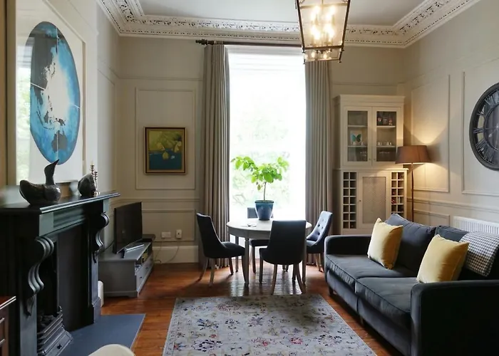 Luxurious Newly Renovated Apartment